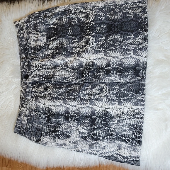 Zara Dresses & Skirts - Zara Denim Snakeskin Pattern Jean Skirt